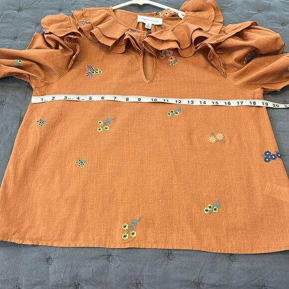 Something Navy Embroidered Floral Ruffle Trim Long Sleeve Blouse Top Camel Small - Picture 10 of 11